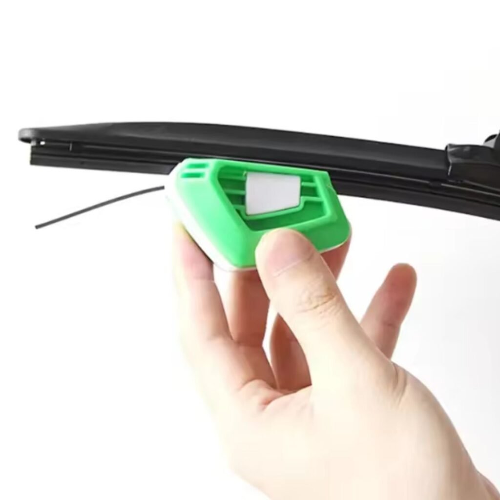 universal_car_wiper_repair_tool_–_restore_blades_fast_product